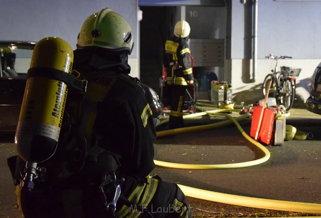 Feuer 2 Y Kellerbrand Koeln Ostheim Ruppinerstr P110.JPG - Miklos Laubert